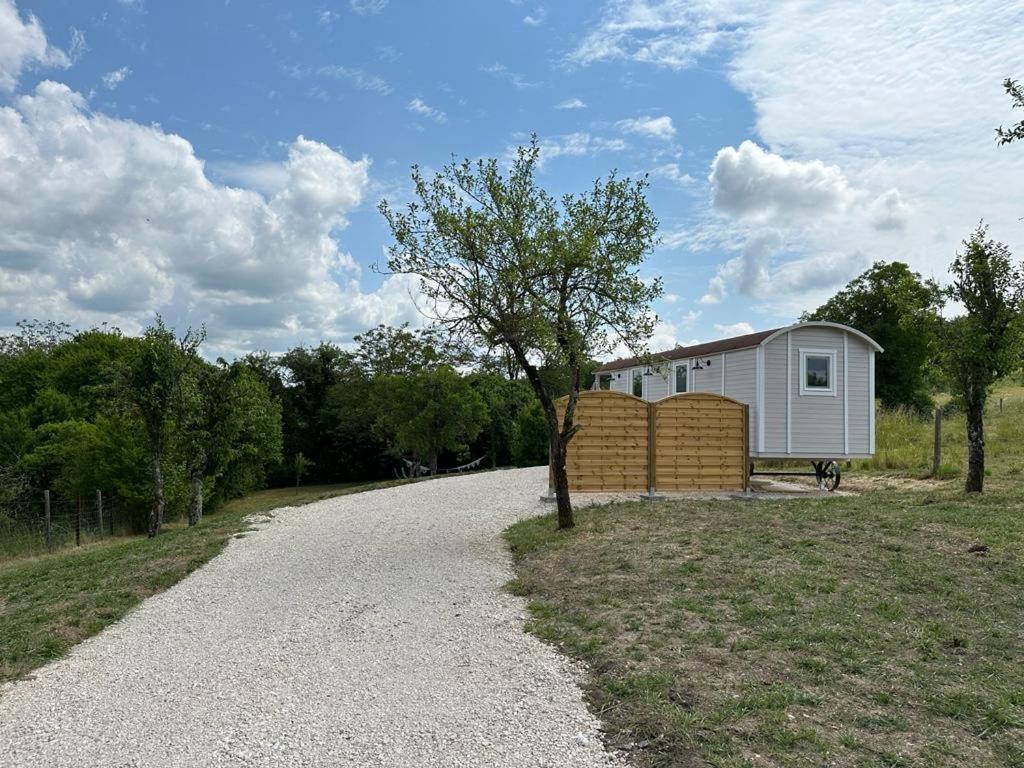 La Roulotte De Lois & Clara Luxury tent Arc-en-Barrois